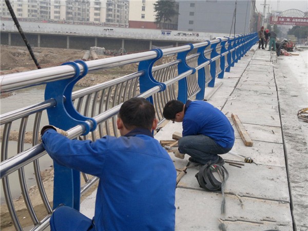 云浮不锈钢桥梁护栏除锈维护的重要性及其方法
