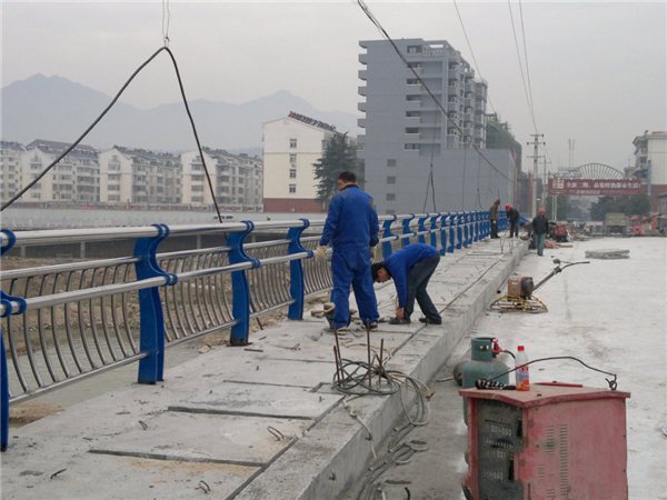 云浮不锈钢复合管护栏常见问题及解决方案